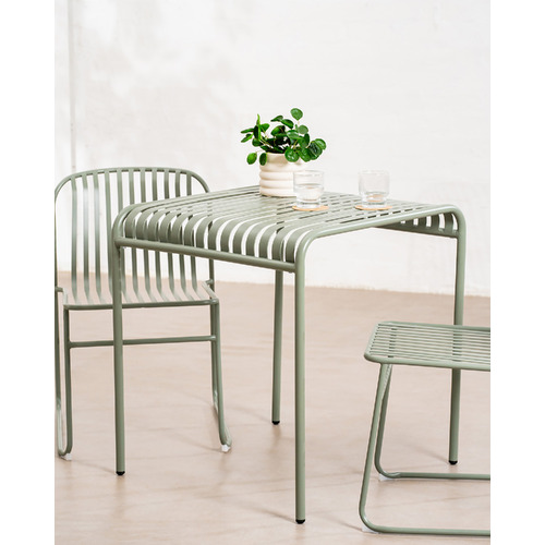 Swan-Curved-Outdoor-Dining-Chairs
