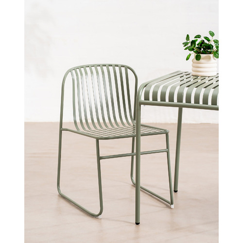 Swan-Curved-Outdoor-Dining-Chairs