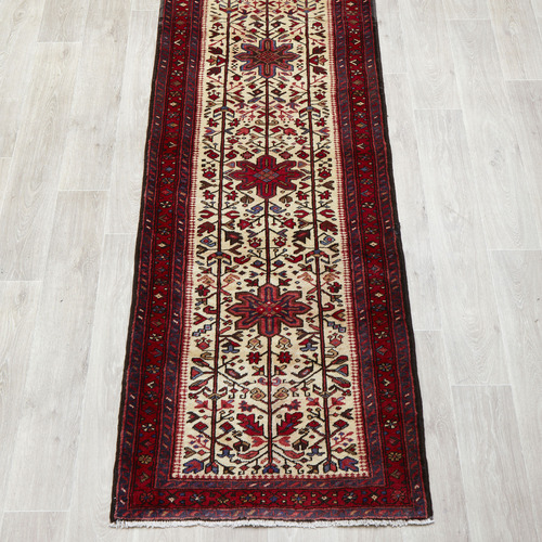 Fuente Hand-Knotted Wool Persian Rug