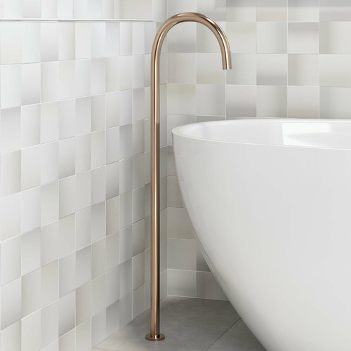 Curved-Floor-Mounted-Bath-Spout