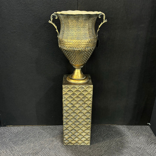 Orion Urn & Pedestal