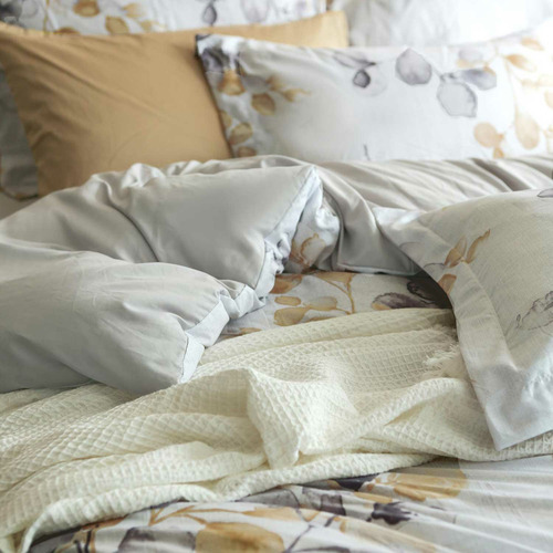 Multi-Colour Idina Leaf Quilt Cover Set