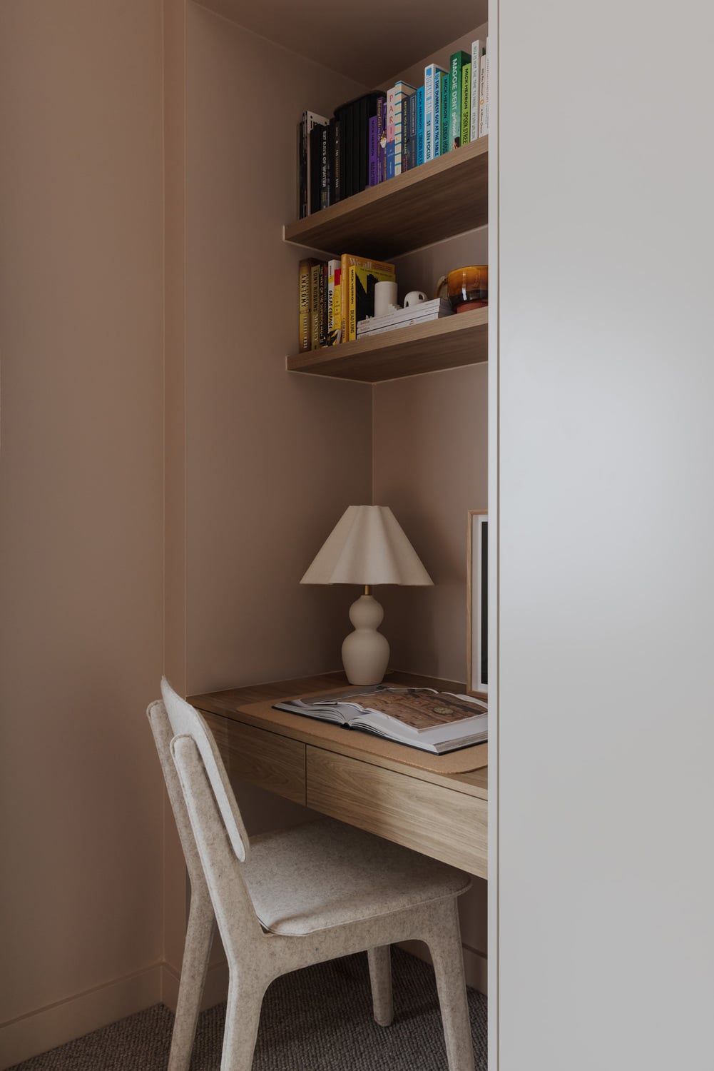 Mila Ceramic Wavy Table Lamp