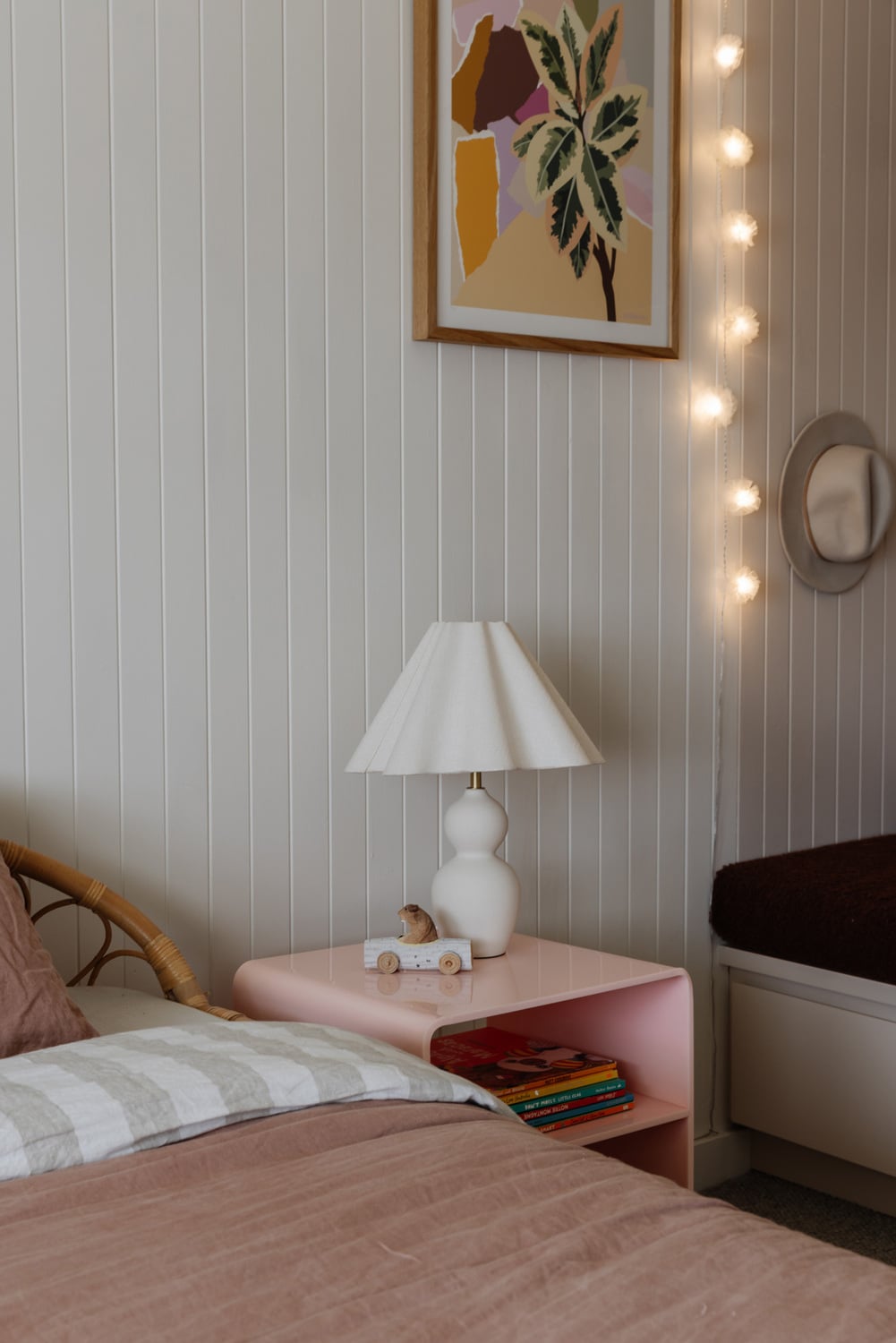 Mila Ceramic Wavy Table Lamp