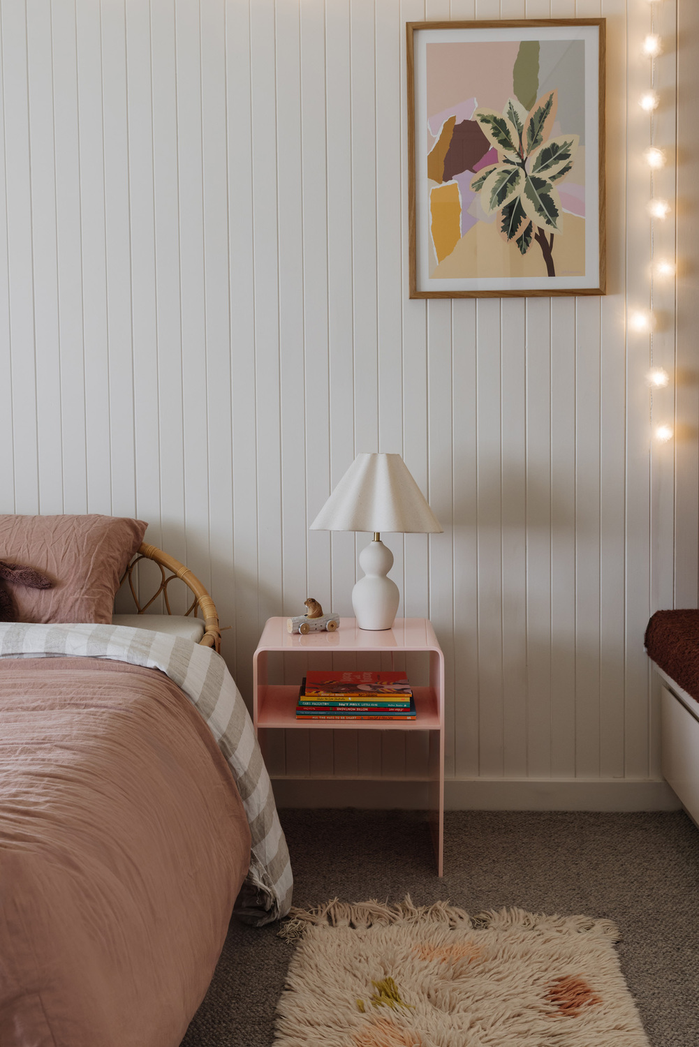 Mila Ceramic Wavy Table Lamp