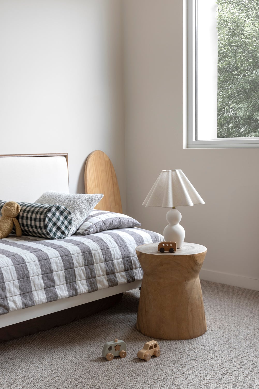 Mila Ceramic Wavy Table Lamp