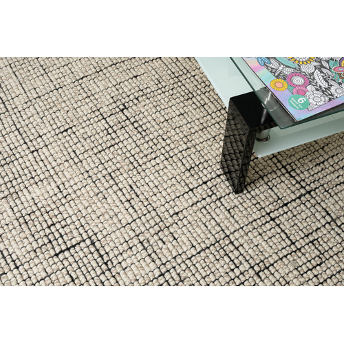 Black Dasoda Hand-Woven Wool Rug