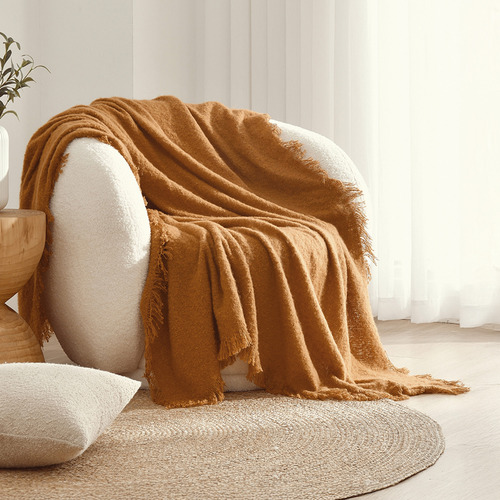 Leonor Boucle Throw