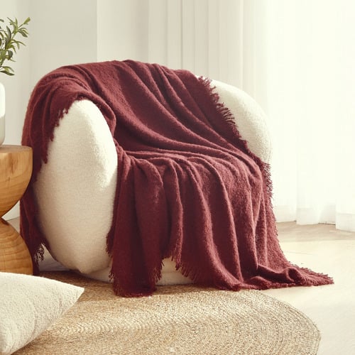 Leonor Boucle Throw