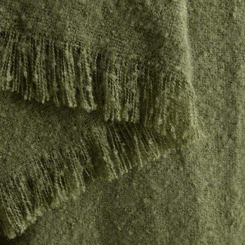 Leonor Boucle Throw