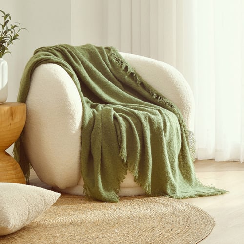 Leonor Boucle Throw