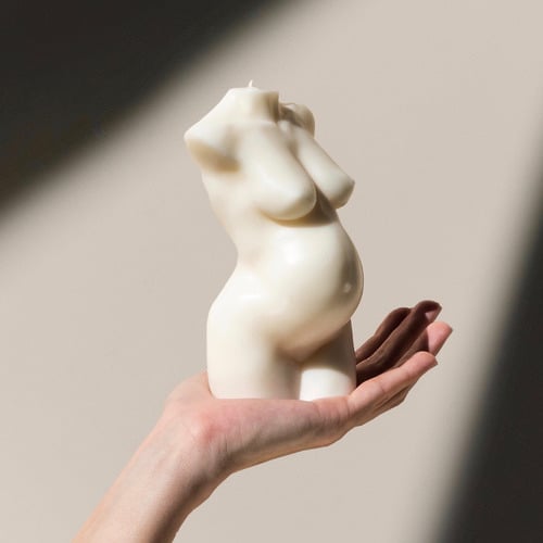 La M&Atilde;&uml;re Pregnant Torso Soy-Blend Candle