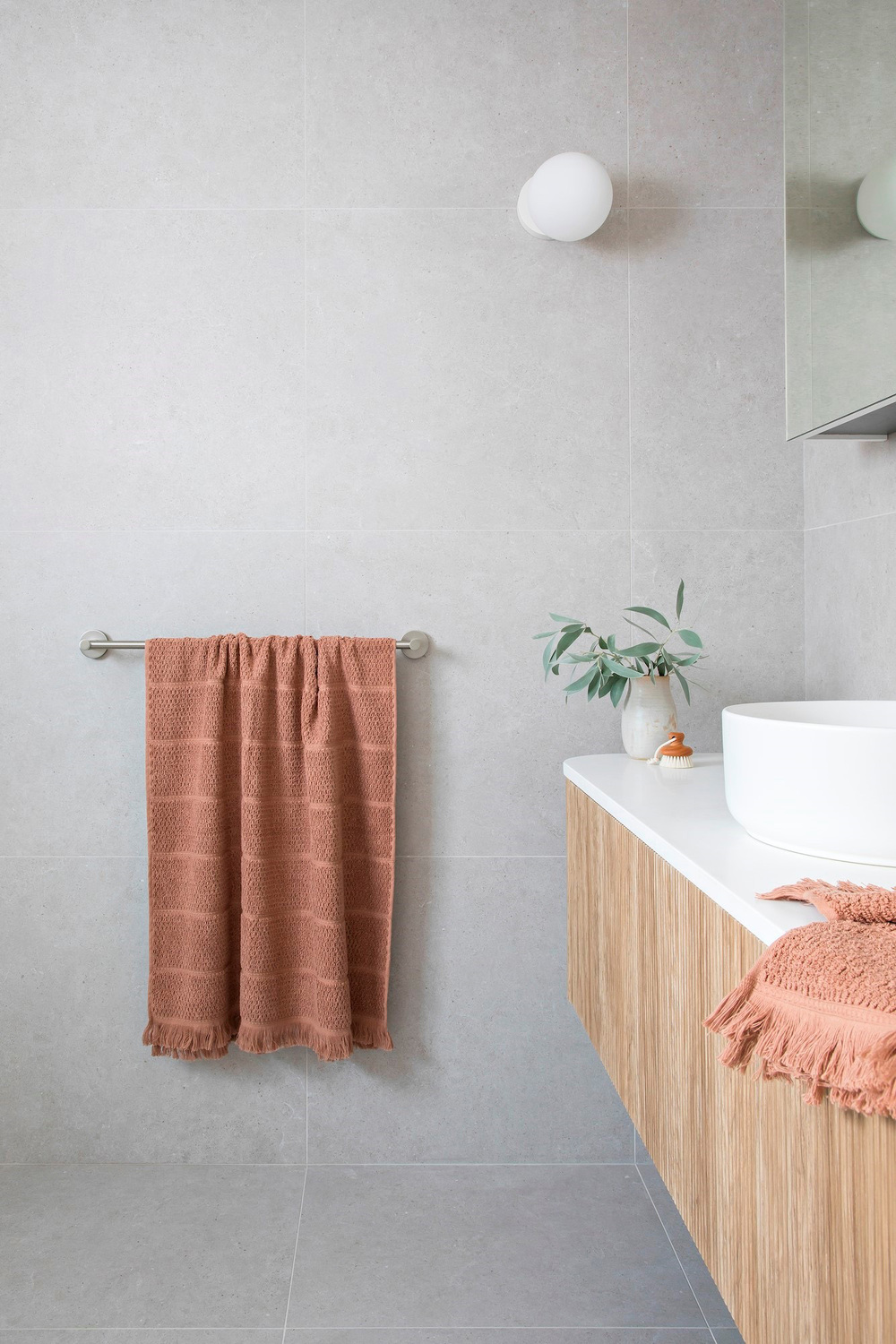 Bloom-750mm-Single-Towel-Rail