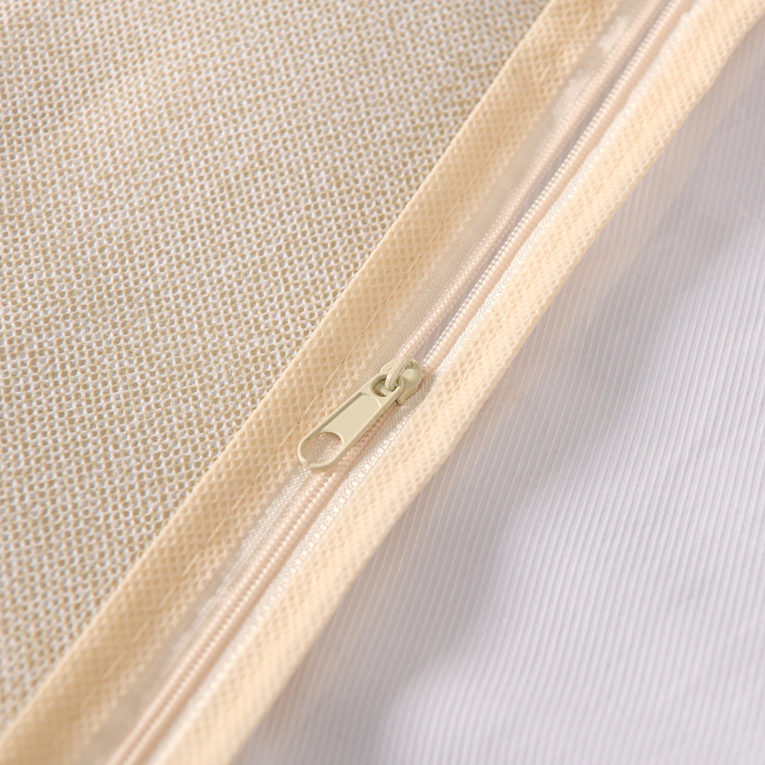 Tiora-Suit-Garment-Bags