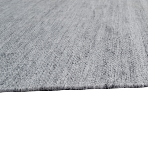 Silver Shadow Hand-Woven Indoor/Outdoor Rug