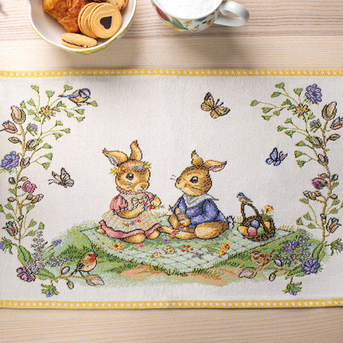 Picnic Spring Fantasy Cotton-Blend Placemat