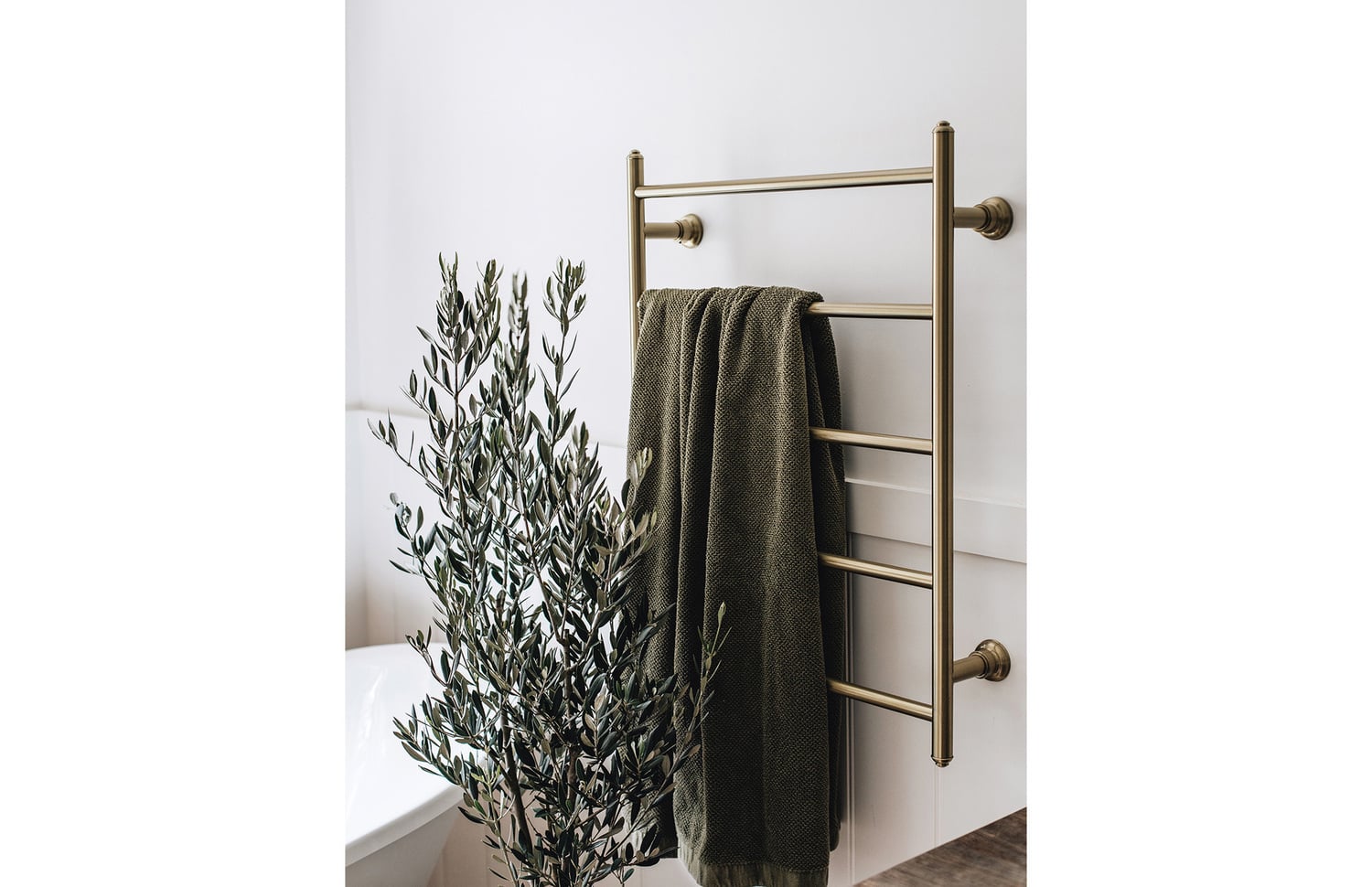 Cromford 550 x 750mm 5 Bar Heated Towel Rail