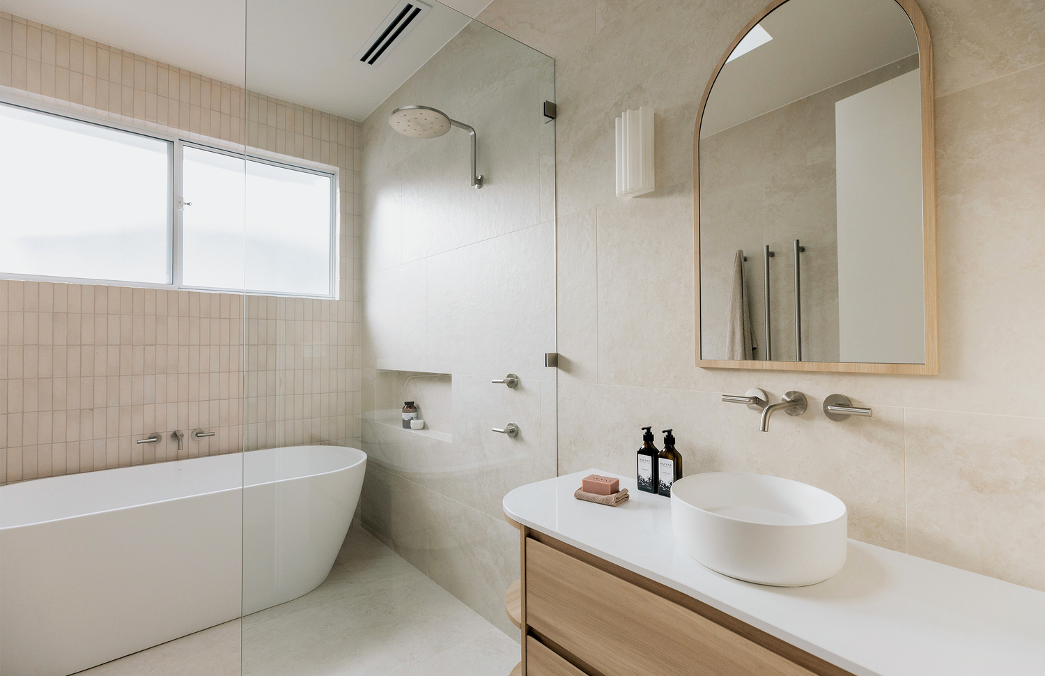 Vivid Slimline Plus 180mm Bath/Basin Spout