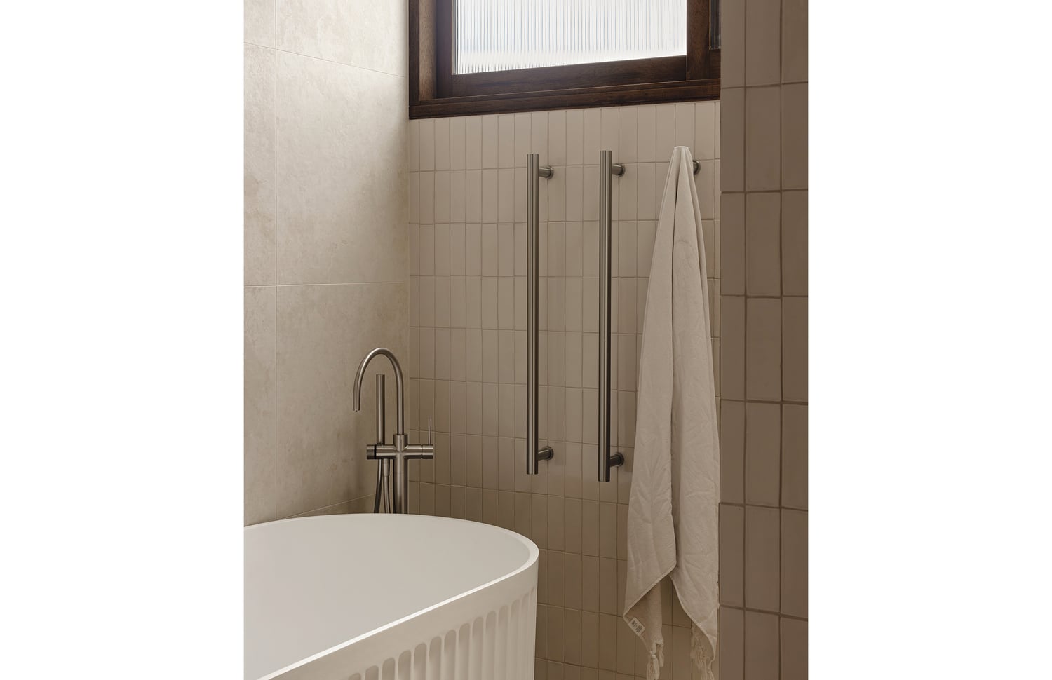 Phoenix 800mm Round Heated Vertical Towel Bars