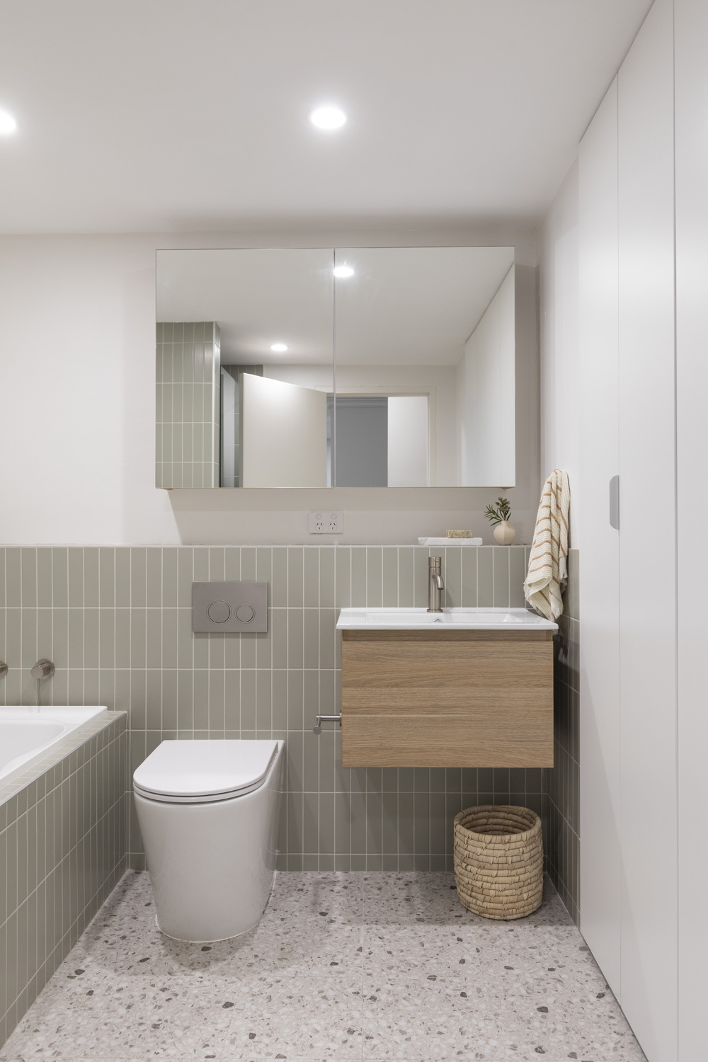 Marci-Rubine-Dual-Flush-Button
