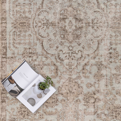 Heirlooms Hani Traditional Rug