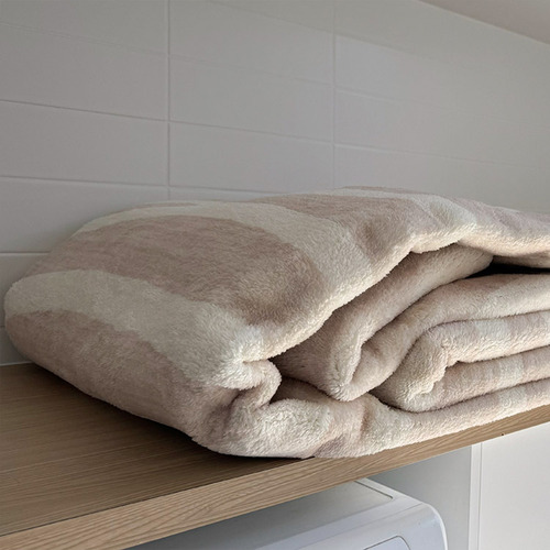 Zephyr-Alure-Machine-Washable-Rug