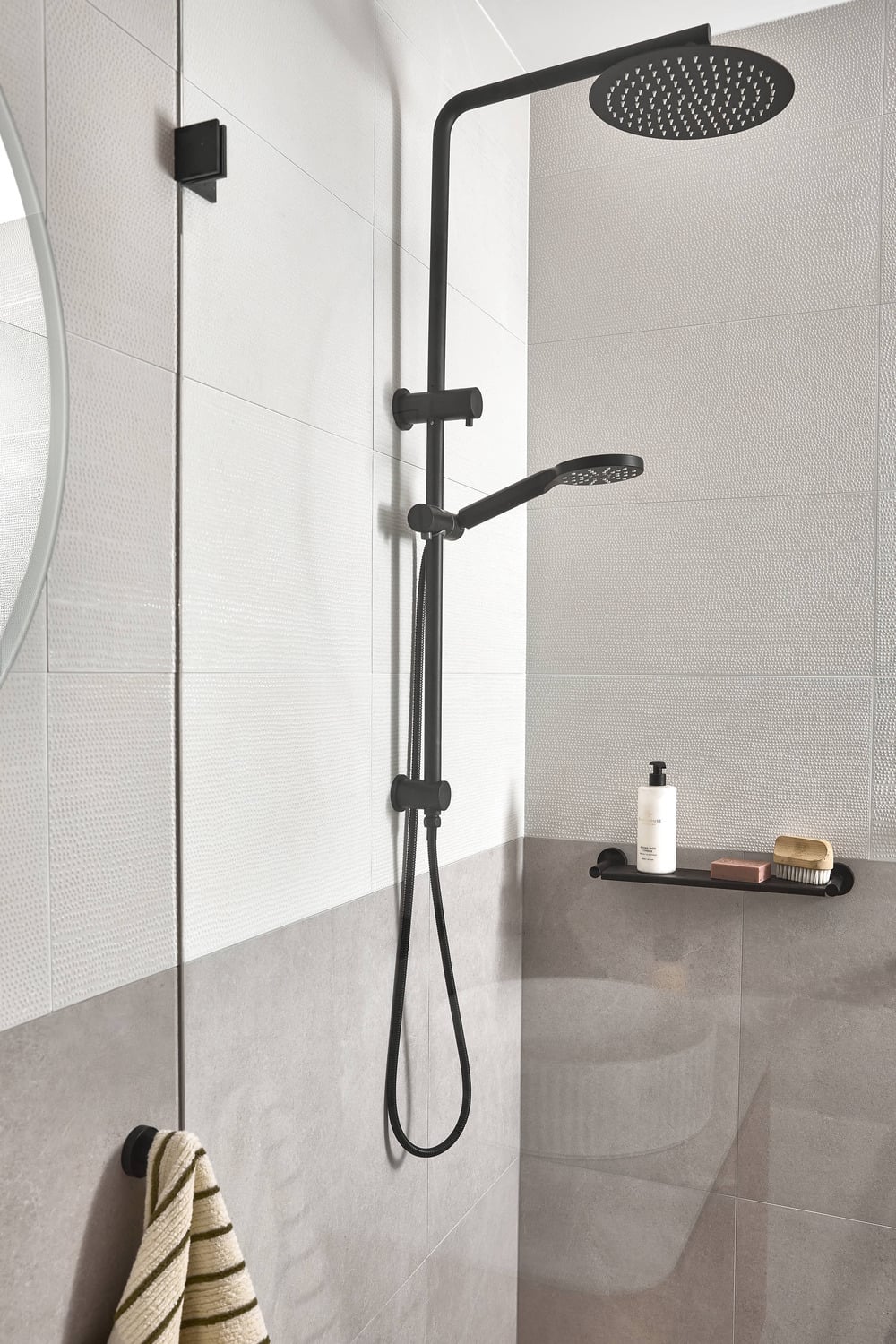 Lia-250mm-Round-Twin-Shower