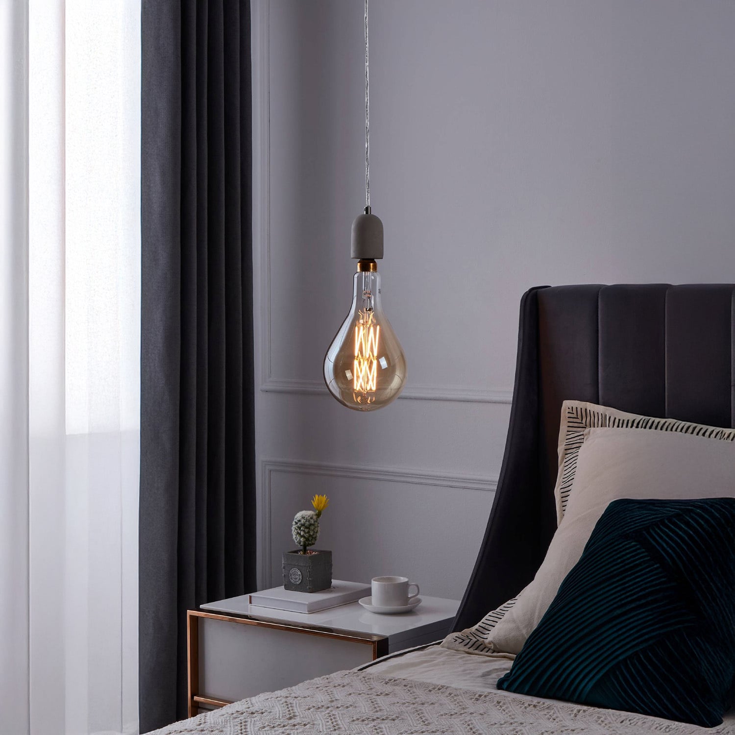 Amber PS160 E27 Dimmable LED Bulb