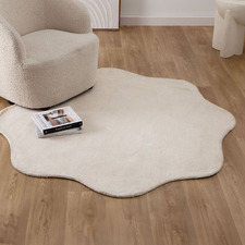 Ivory Effie Hand-Tufted Scalloped Shaped Rug