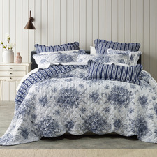 Amorette Bedspread Set