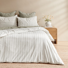 White & Olive Zinnia Yarn-Dyed Washed Cotton Reversible Quilt Cover Set