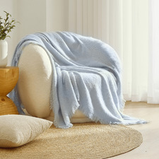 Leonor Boucle Throw