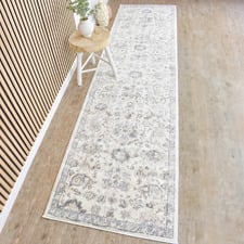 Joanne Traditional Runner