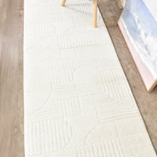 Cream Miles Runner