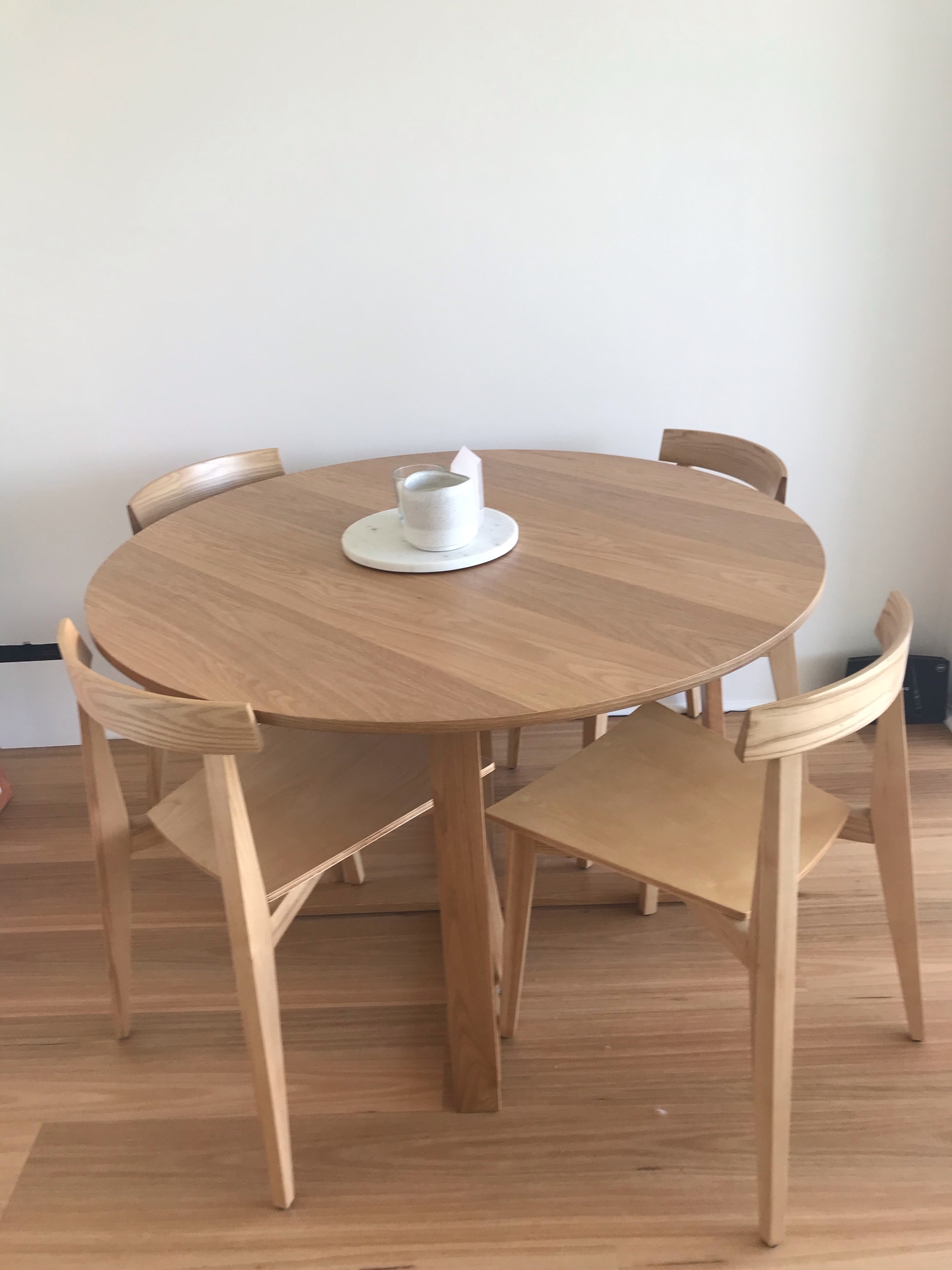 European Oak Round Dining Table 120cm Diameter – Benmore Studio