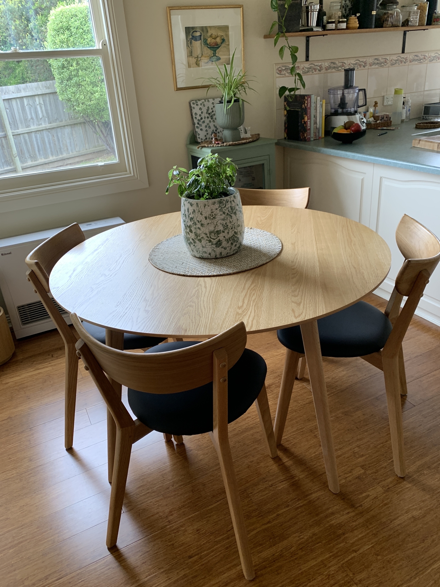 European Oak Round Dining Table 120cm Diameter – Benmore Studio