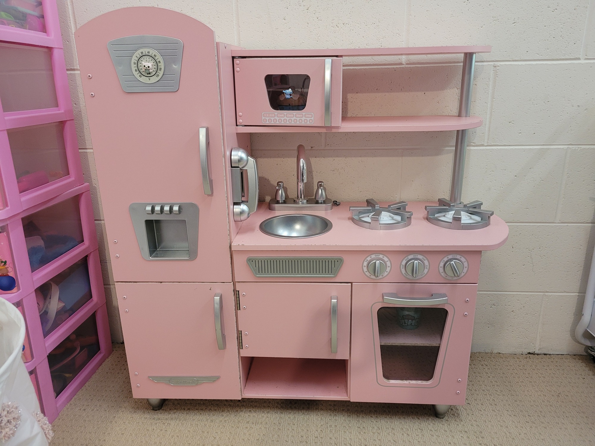 kidkraft pink play kitchen