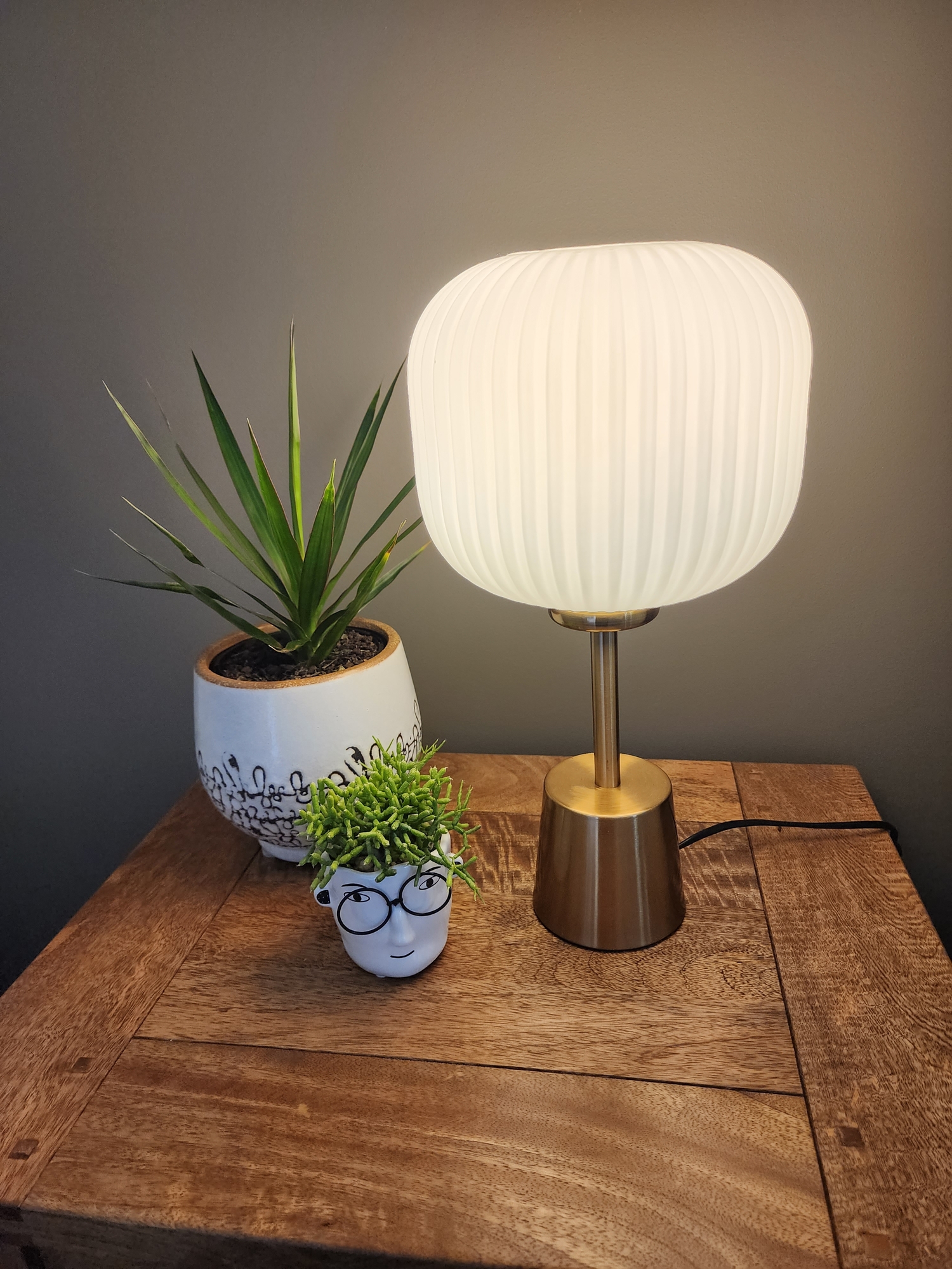 kravu glass table lamp