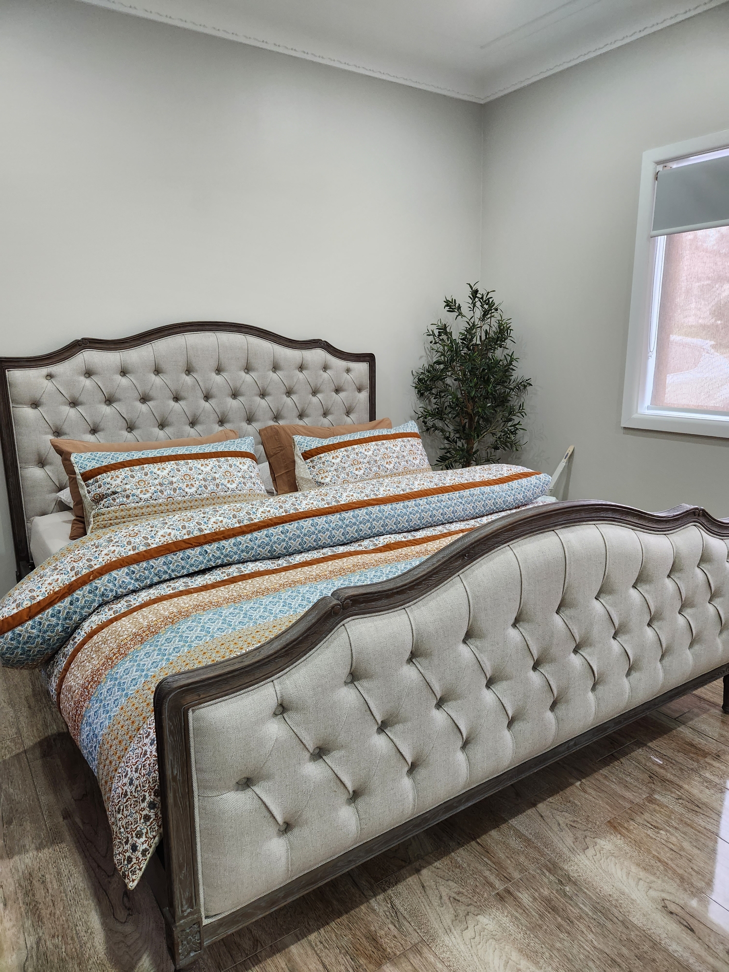 Pulaski upholstered king store bed costco