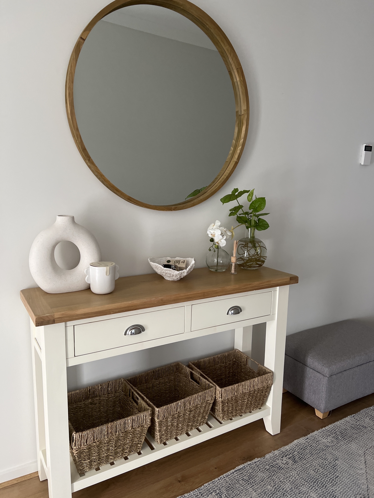 white console with baskets