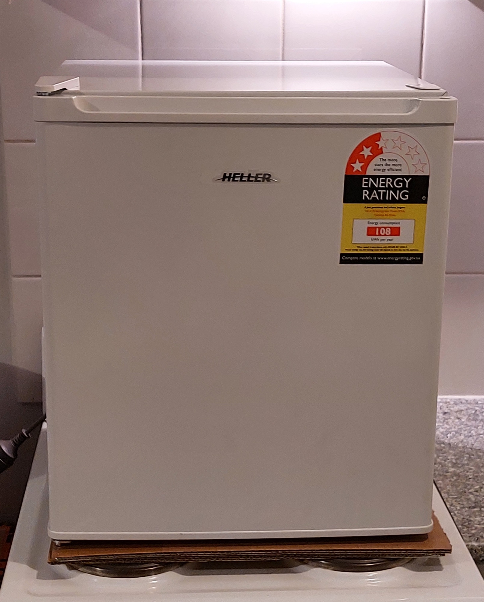 heller 47l bar fridge