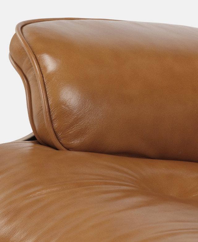 A close-up of the Italian leather, which shows a gentle ripple effect and smooth texture.