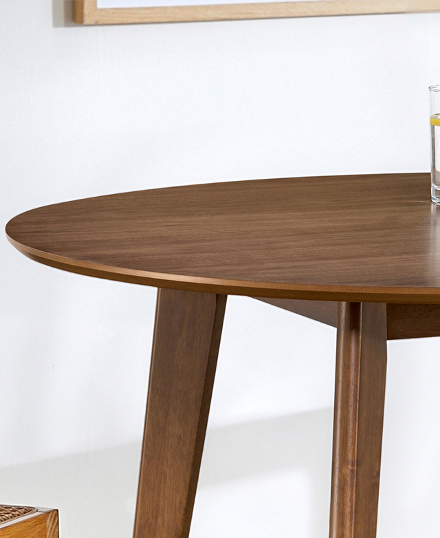 The veins of the table's veneer top are accentuated and distinct.
