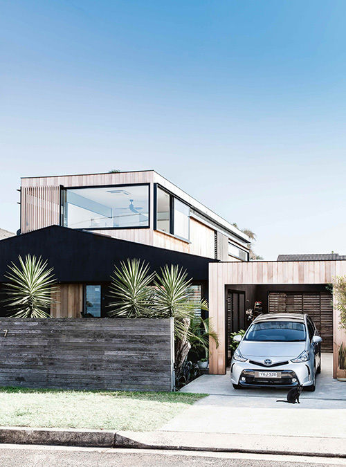 Clever modern coastal on Sydney's northern beaches. Styling – Kerrie-Ann Jones. Image – Maree Homer. 