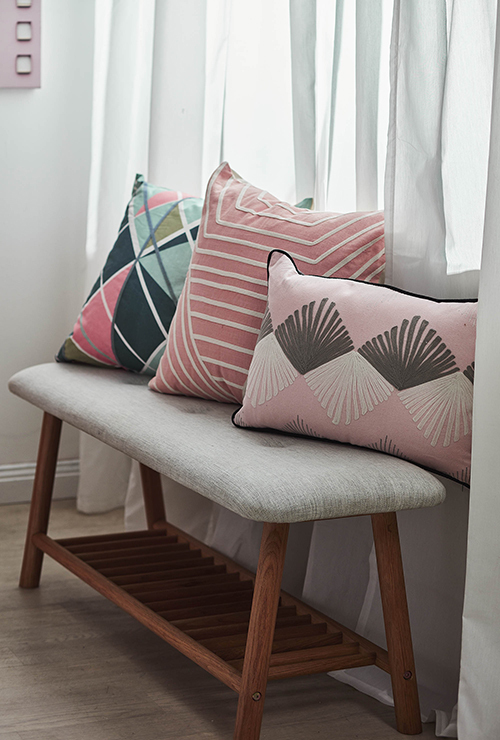 Styling &ndash; Jonathan Fleming. Image &ndash; Denise Braki.