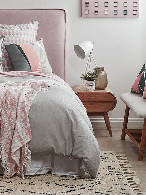 Styling &ndash; Jonathan Fleming. Image &ndash; Denise Braki.
