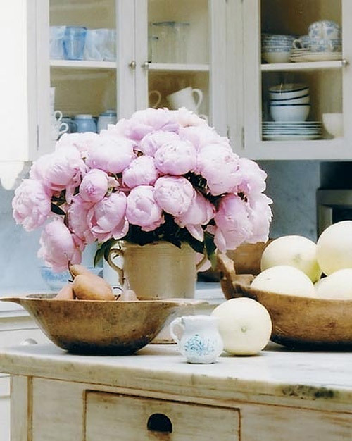 Pink peonies via kellyharmondesigns.com