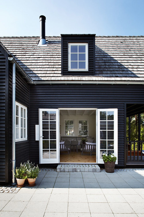 Gallery - Black & white spaces that really work