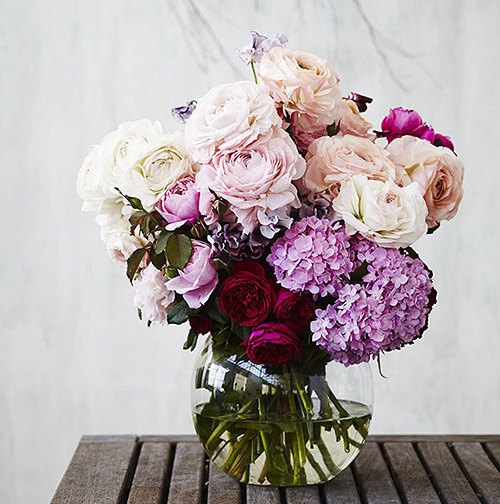 Image - Natalie Hunfalvay. Flower arrangement - Saskia Havekes, Grandiflora.