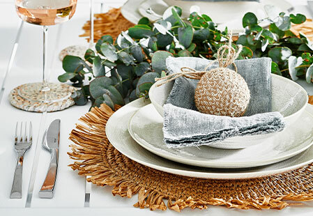How to create a coastal Christmas table